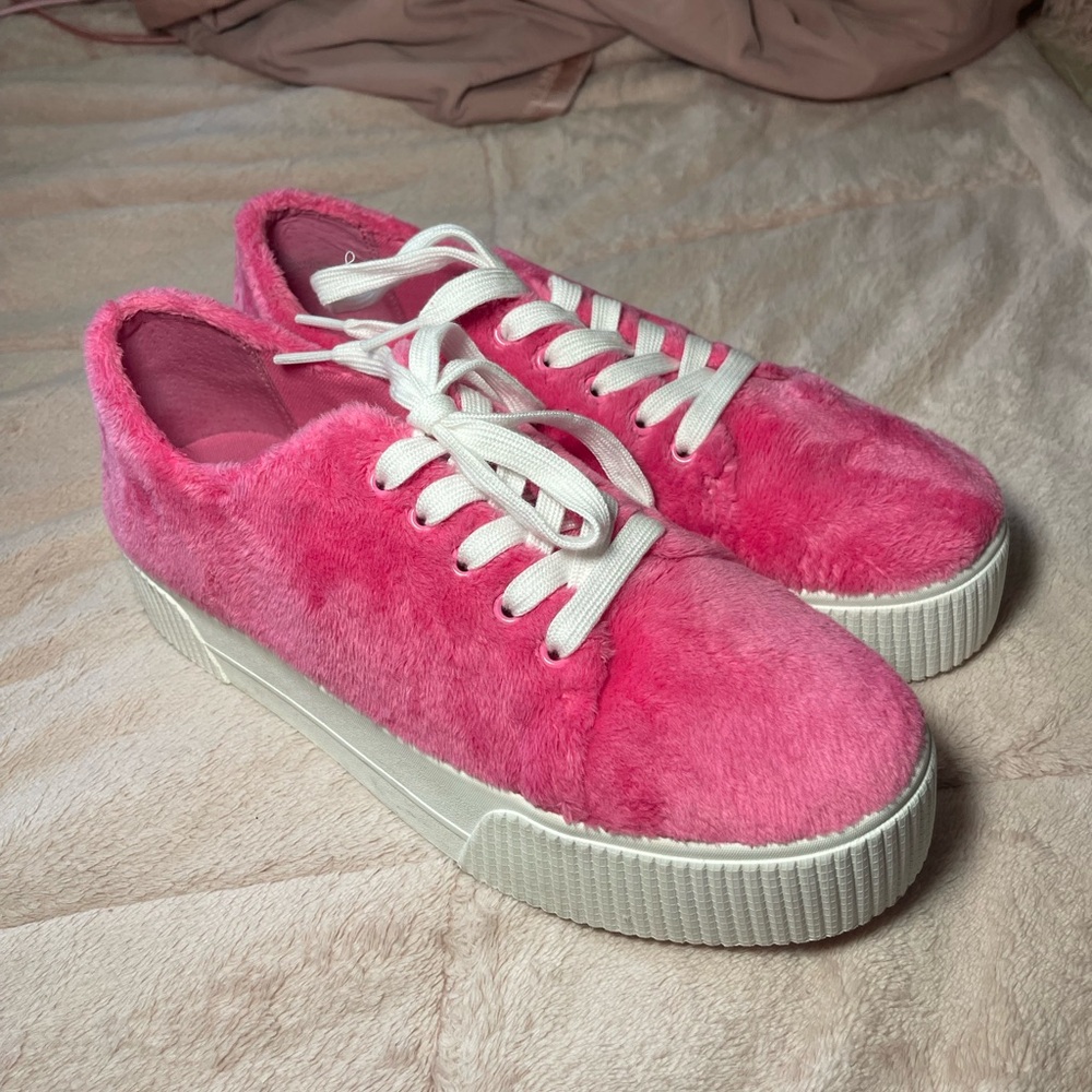 Jessica Simpson edda pink fuzzy platform sneaker